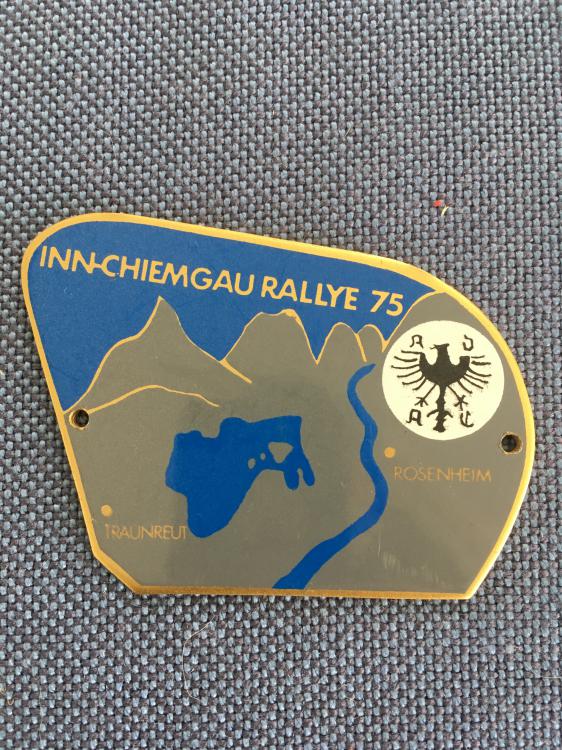 Memorial badge 1975